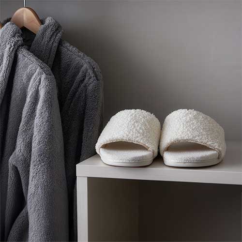 Amenities & Gäste-Slipper